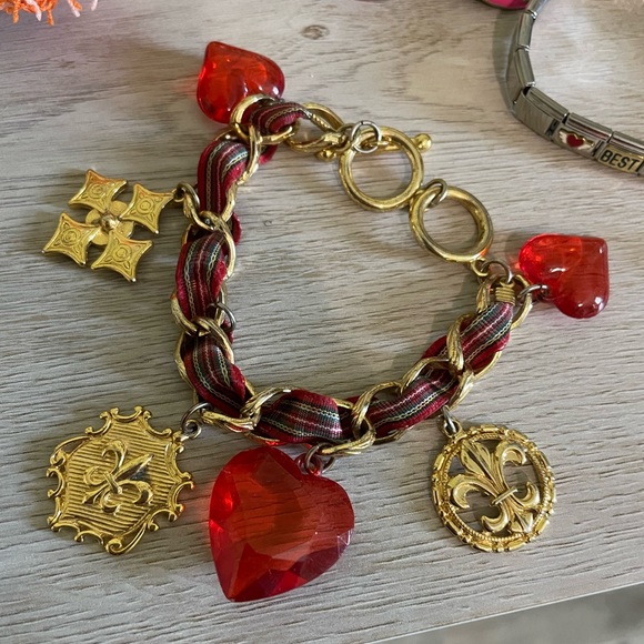 • Cute Charm Bracelet • - Picture 3 of 7